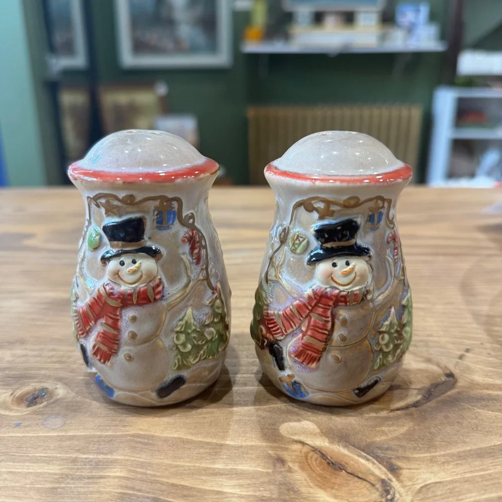 Vintage Cute Snowman Salt Pepper Shakers Ceramic Christmas Holiday Kitchen Decor